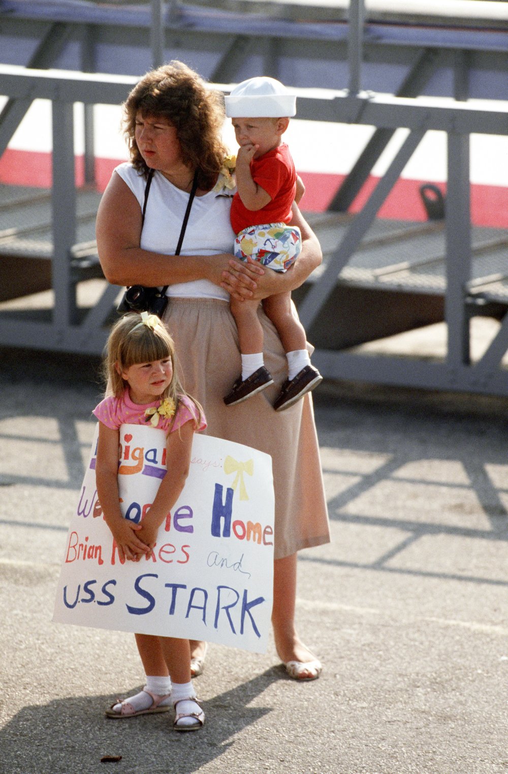 01SEP88 USS Stark pulls into Mayport Naval Station.
